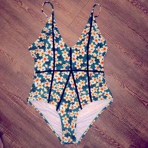 Cupshe one piece swimsuit size large